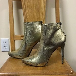 New Size 8.5 Distressed Brushed Gold Booties Shoes